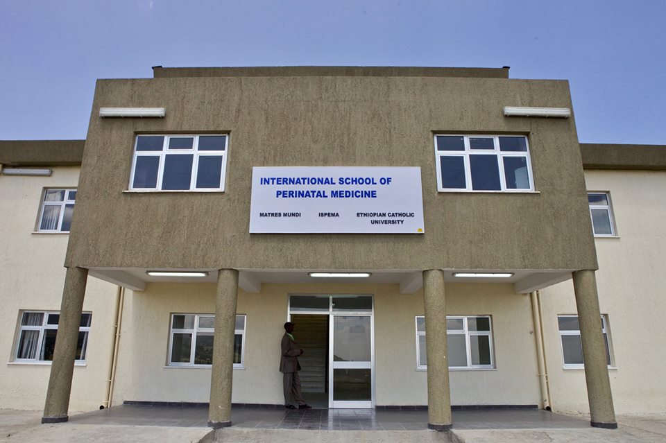 INAUGURACIÓN DEL HOSPITAL UNIVERSITARIO MATERNO INFANTIL EN ADDIS ABEBA